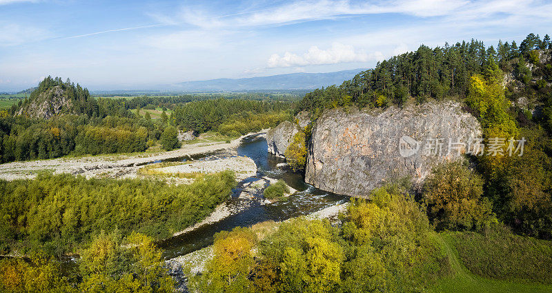 在波兰度假- Białka河峡谷的鸟瞰图